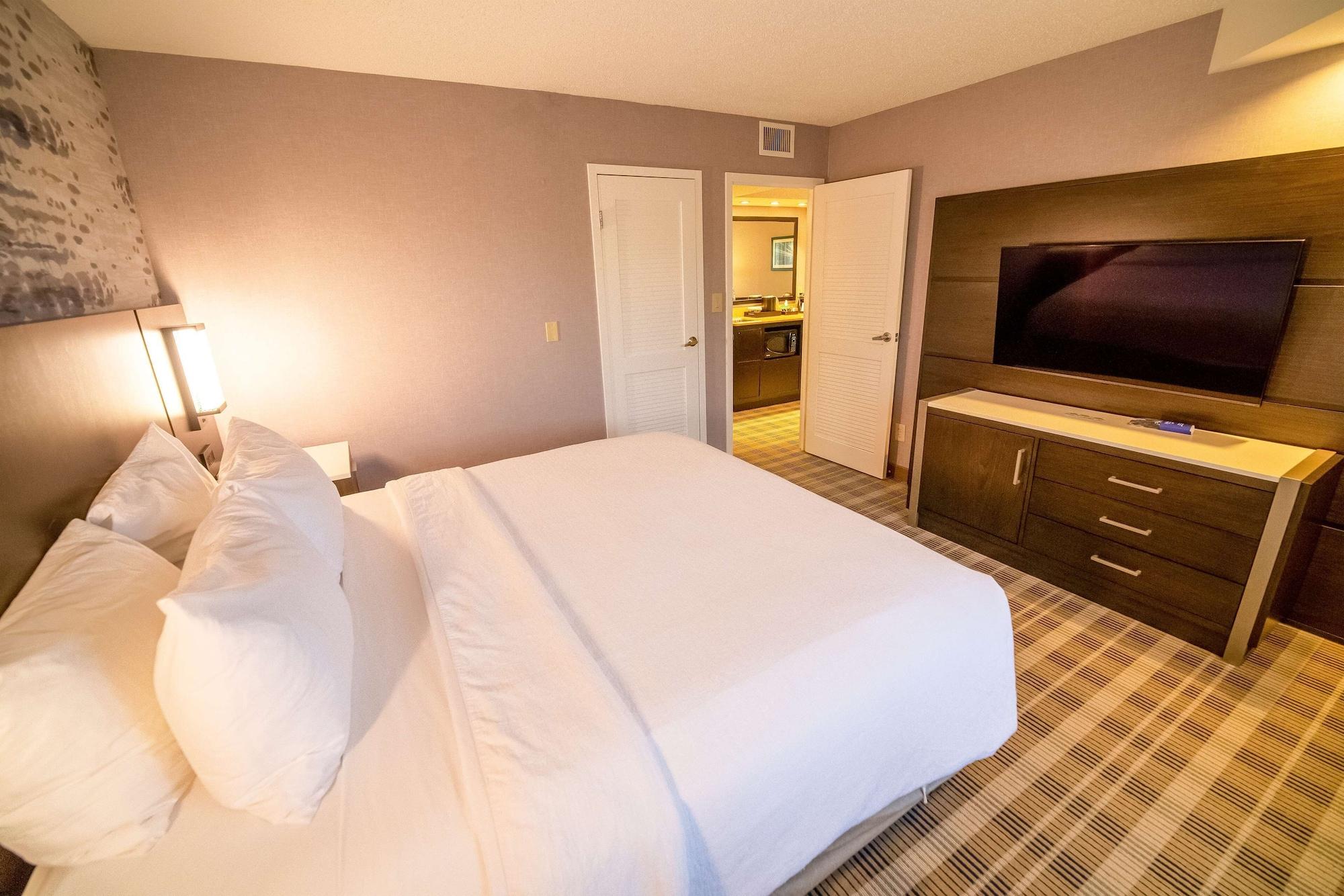 Embassy Suites By Hilton Kansas City Overland Park Exteriör bild