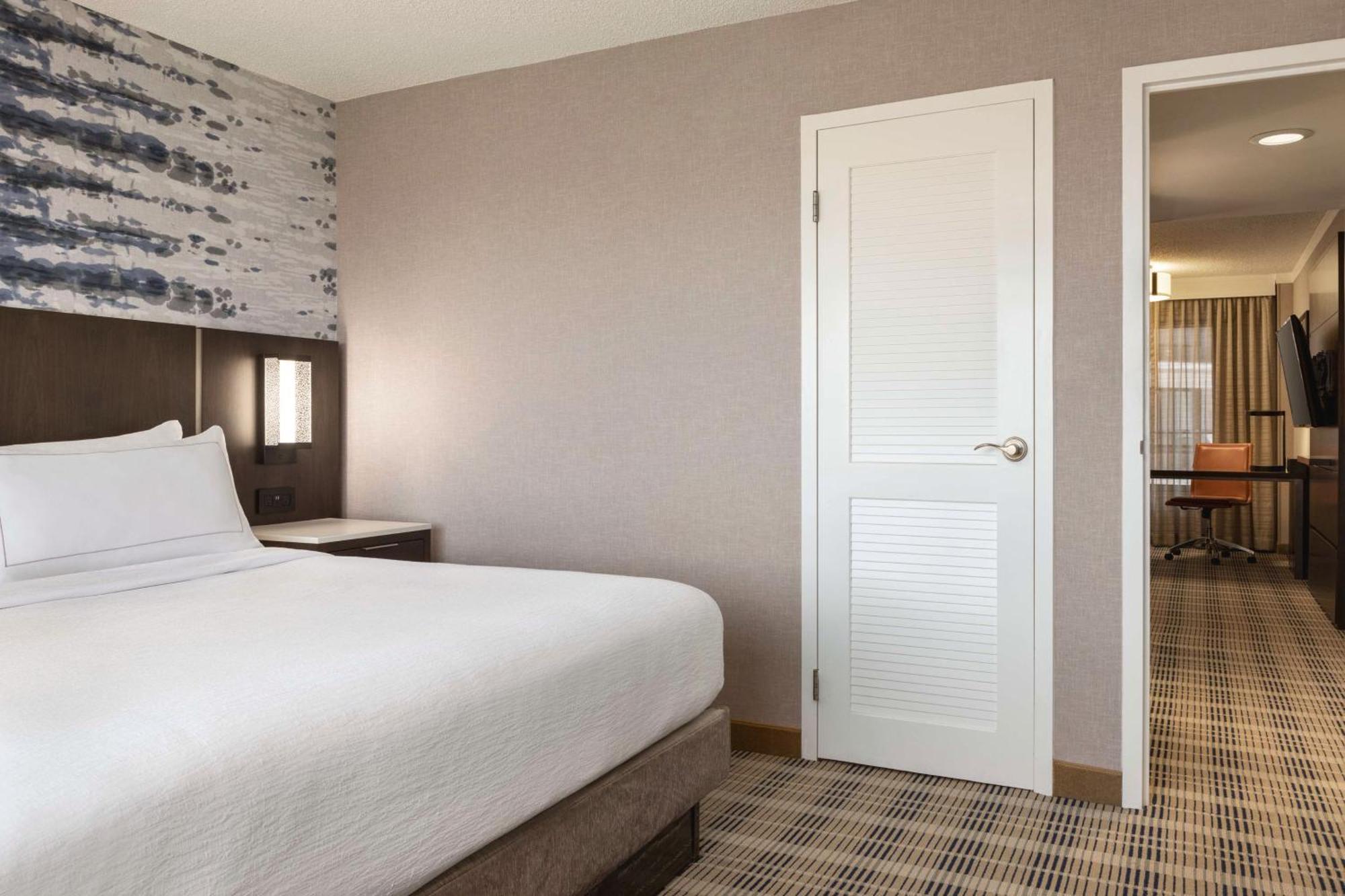 Embassy Suites By Hilton Kansas City Overland Park Exteriör bild