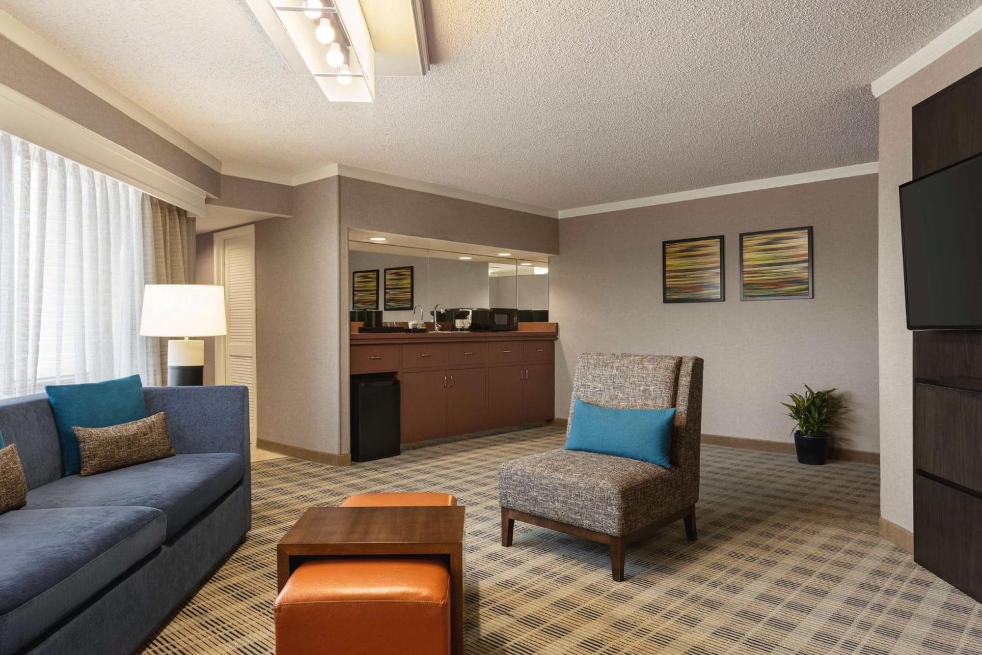 Embassy Suites By Hilton Kansas City Overland Park Exteriör bild