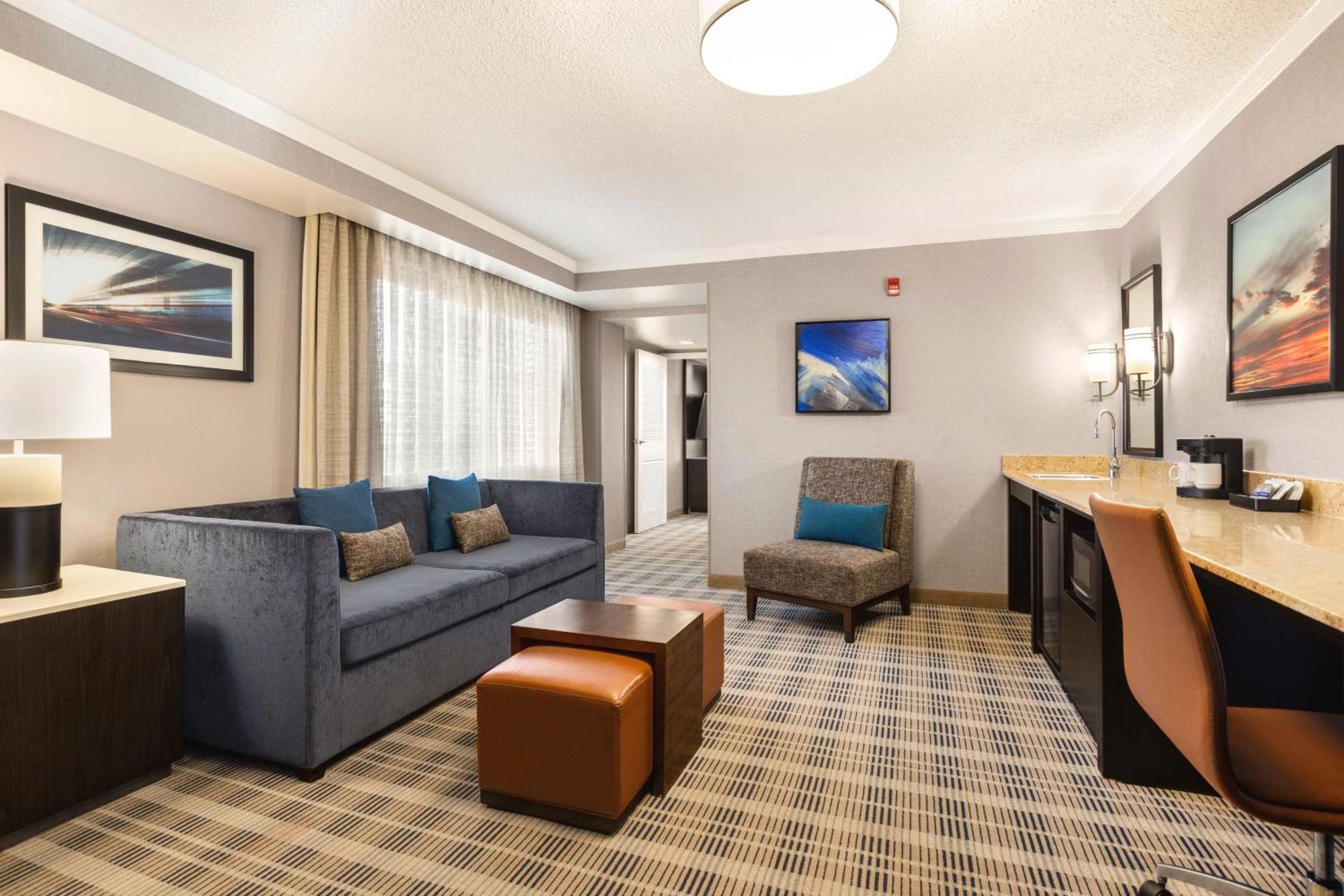 Embassy Suites By Hilton Kansas City Overland Park Exteriör bild