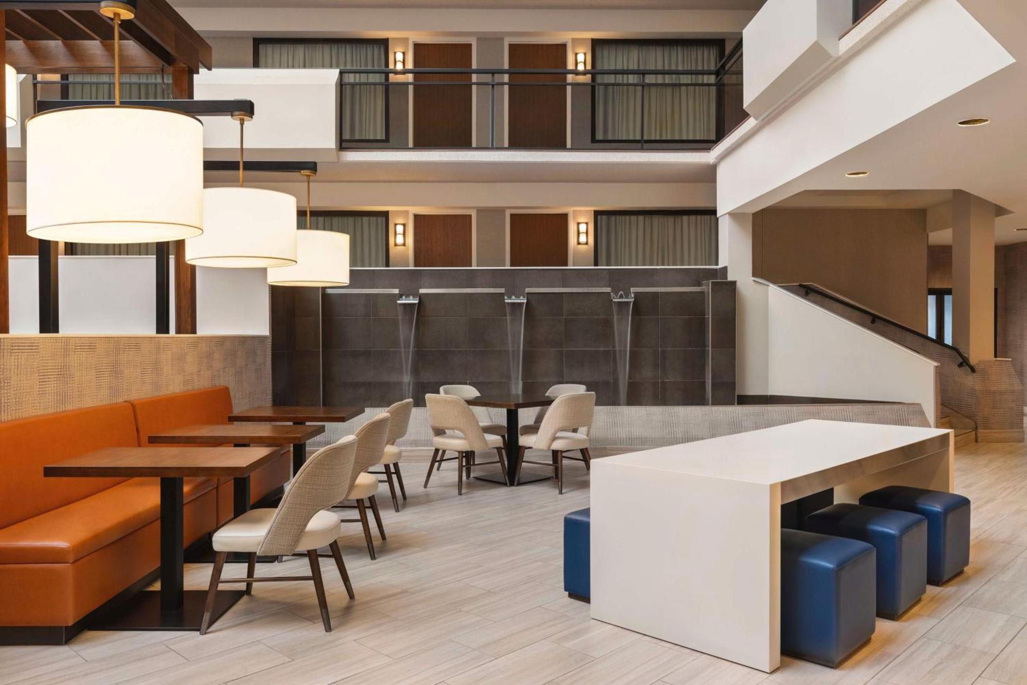 Embassy Suites By Hilton Kansas City Overland Park Exteriör bild